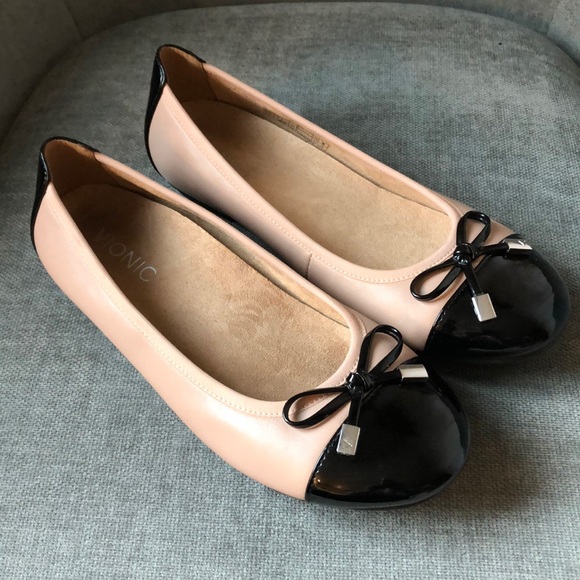 Vionic Shoes - Vionic Minna Nude Black Patent Bow Flats Size 7